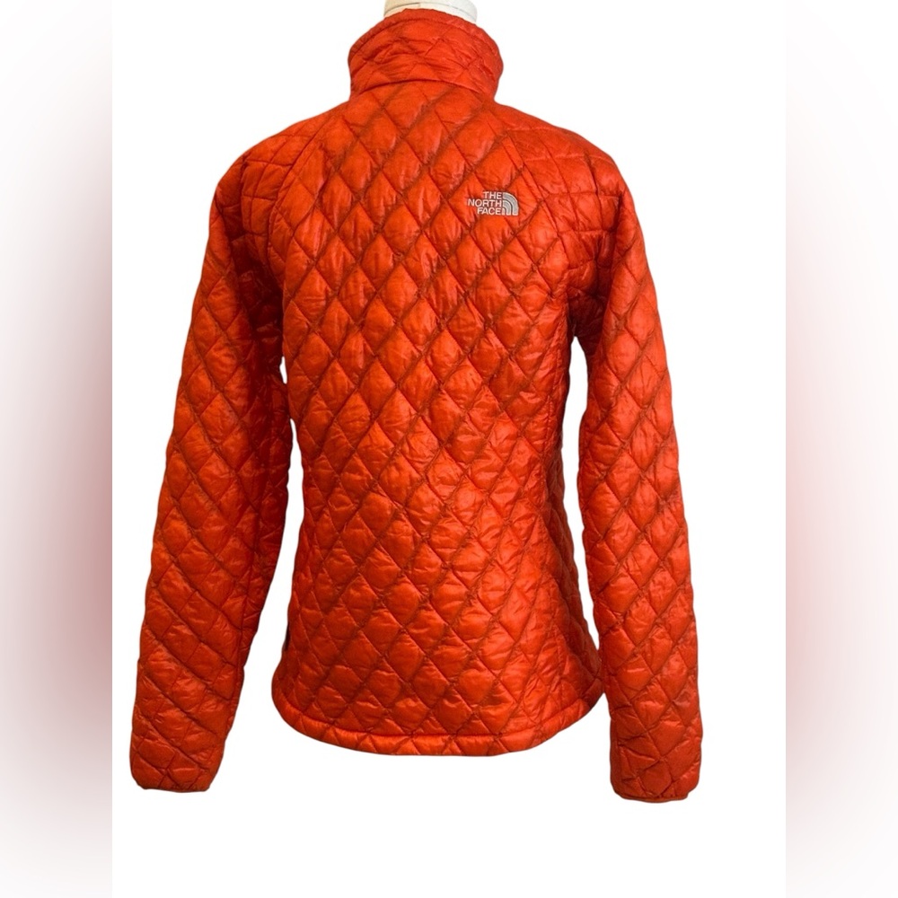 The North Face Women's Bright Orange Puffer Jacket - Picture 5 of 16